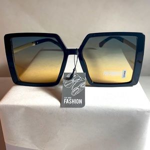 Fashionable Oversized Black Sunglasses